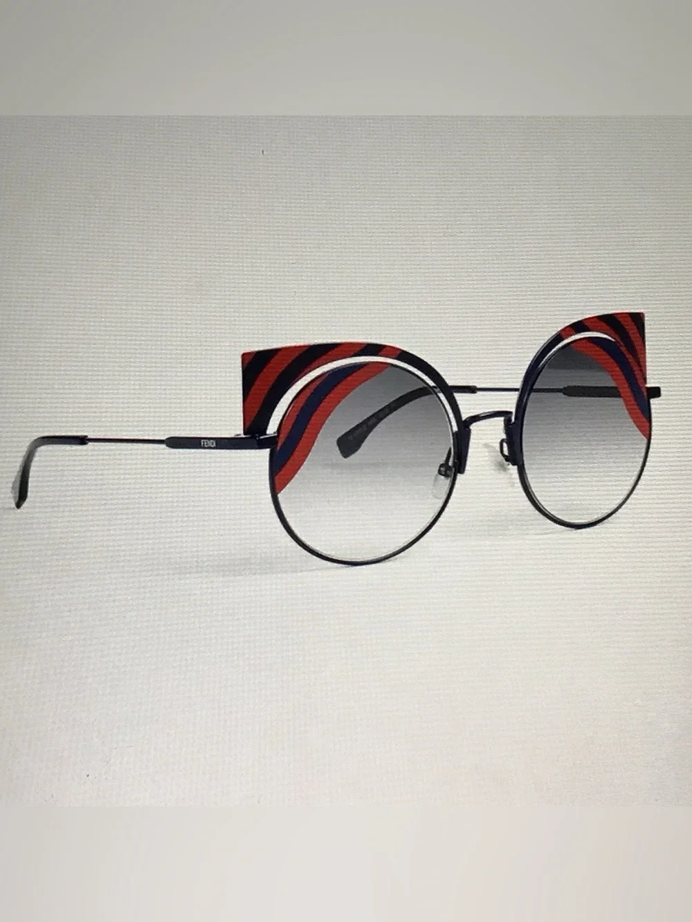 NWOT women’s AUTHENTIC FENDI Hypnoshine red & blue Cat Eye Sunglasses